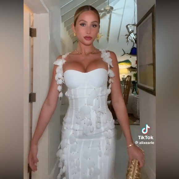 HEIRESS BEVERLY HILLS Dresses & Skirts - HEIRESS BEVERLY HILLS WHITE CORSET PETAL LINEN MAXI DRESS SIZE SMALL- NWT